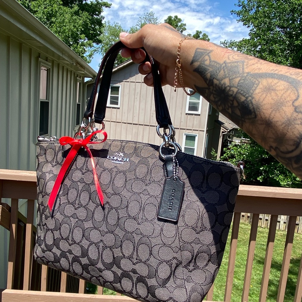 EUC Coach Kelsey black and grey Monogram - Picture 3 of 13